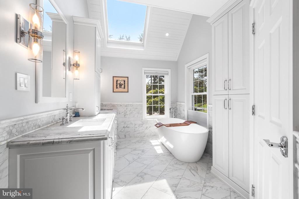 1173 SHADOW OAK DRIVE