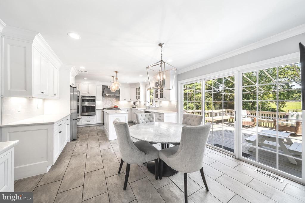 1173 SHADOW OAK DRIVE