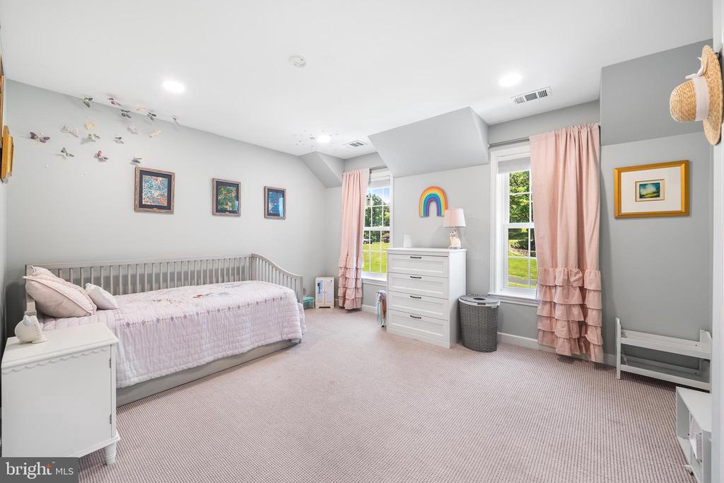 1173 SHADOW OAK DRIVE
