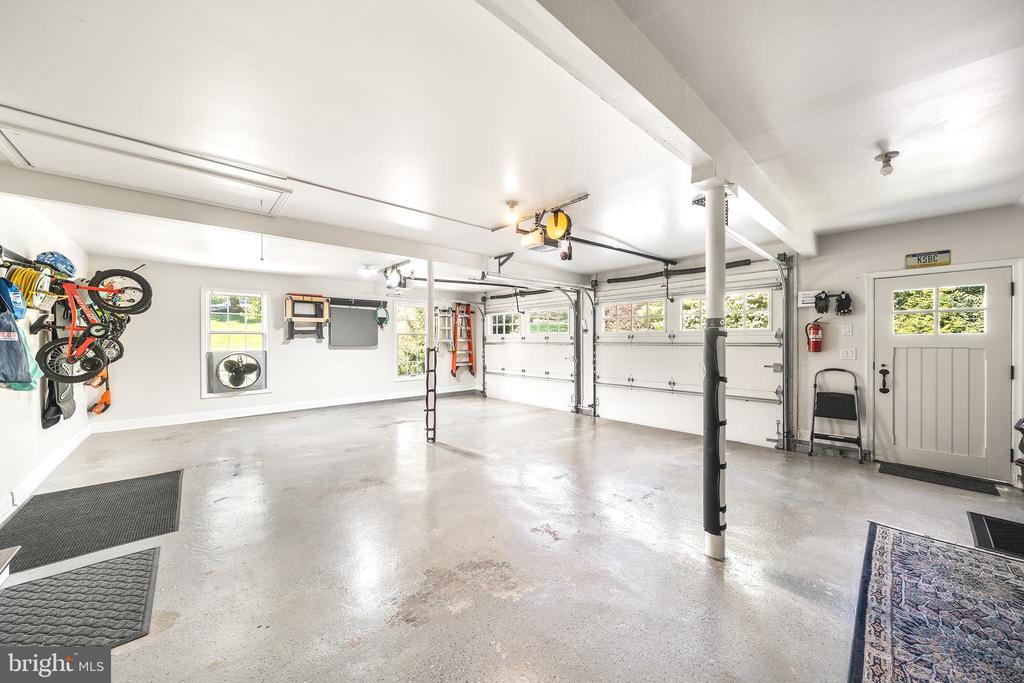 1173 SHADOW OAK DRIVE