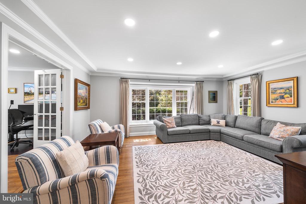 1173 SHADOW OAK DRIVE