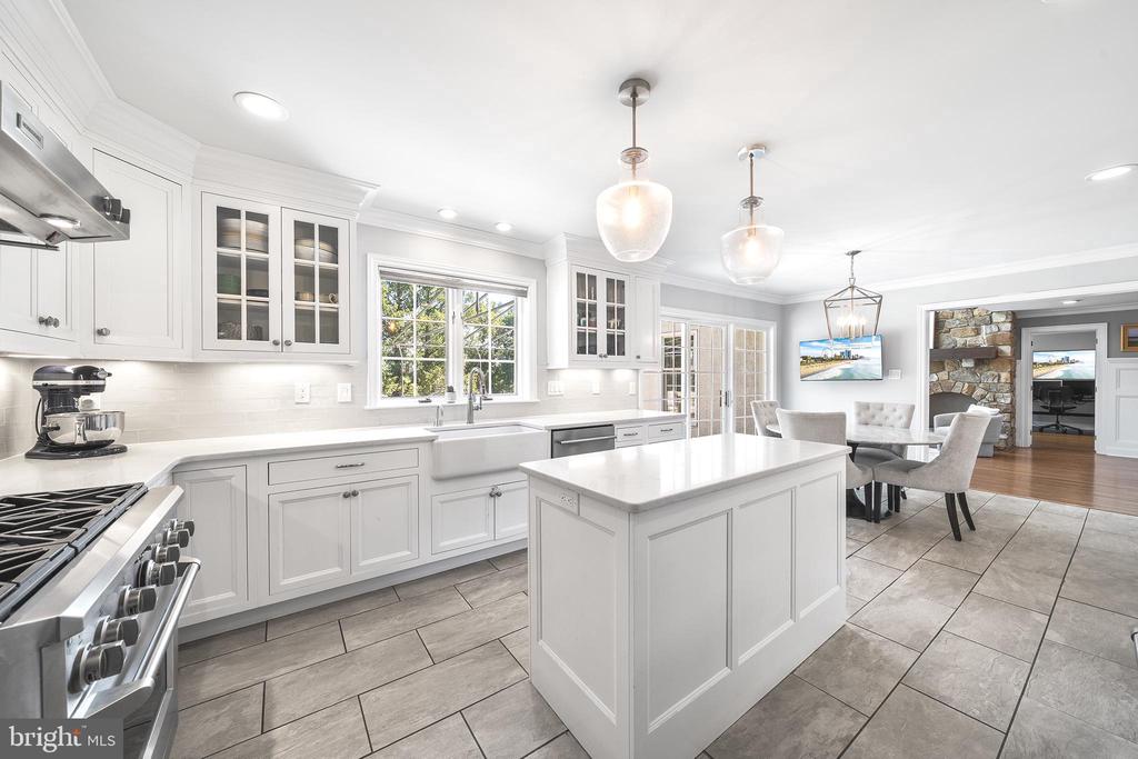 1173 SHADOW OAK DRIVE