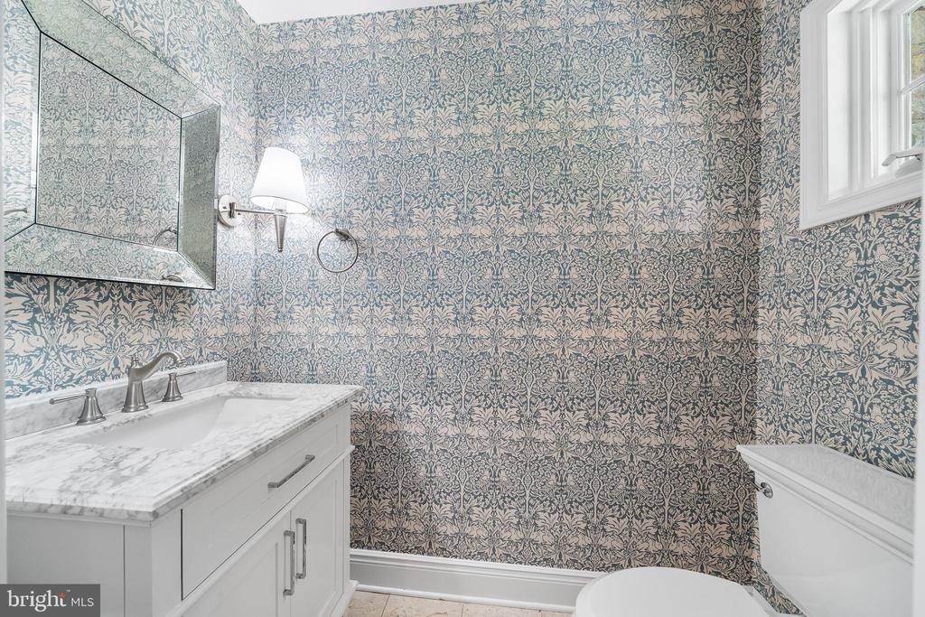1173 SHADOW OAK DRIVE