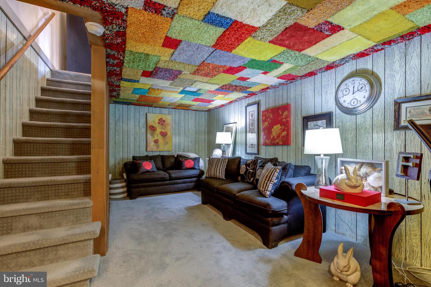 2 Clover Ln