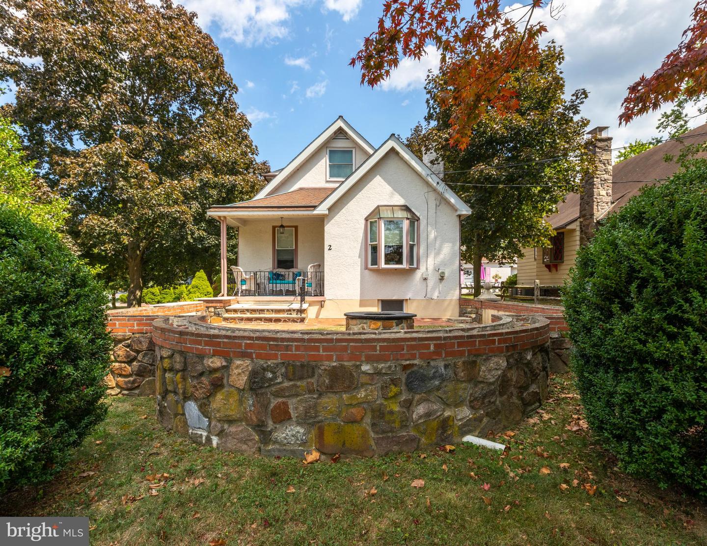 2 Clover Ln