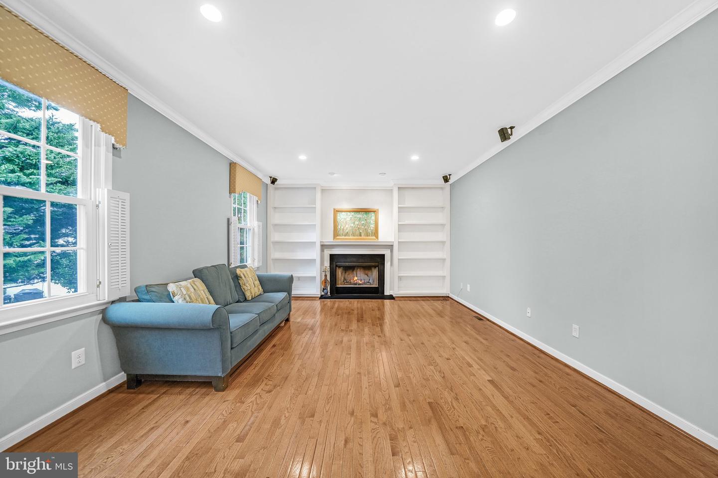 804 E Daffodill Ln