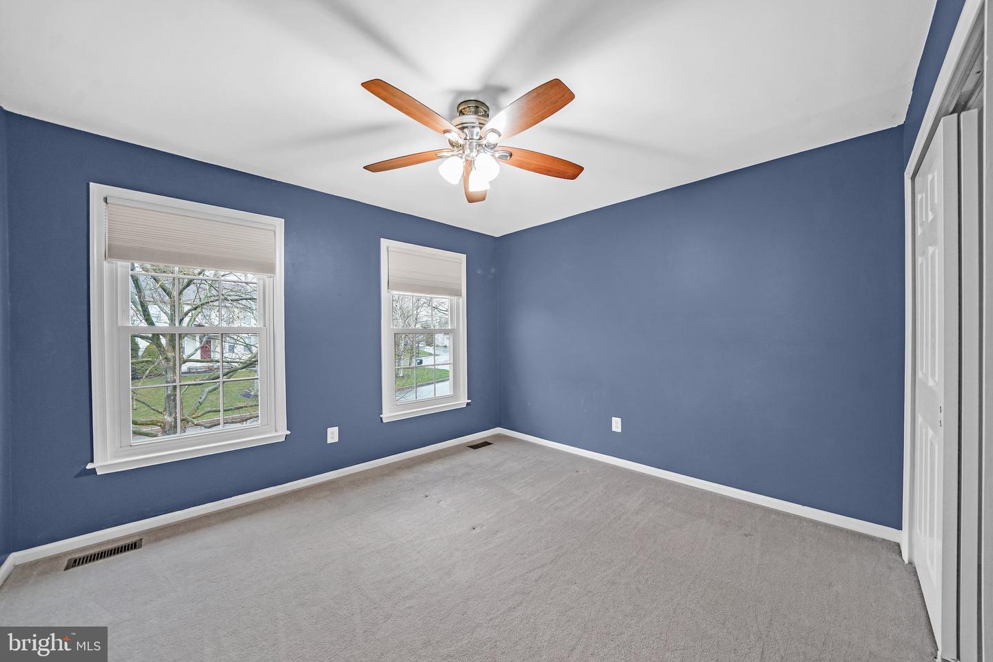 804 E Daffodill Ln