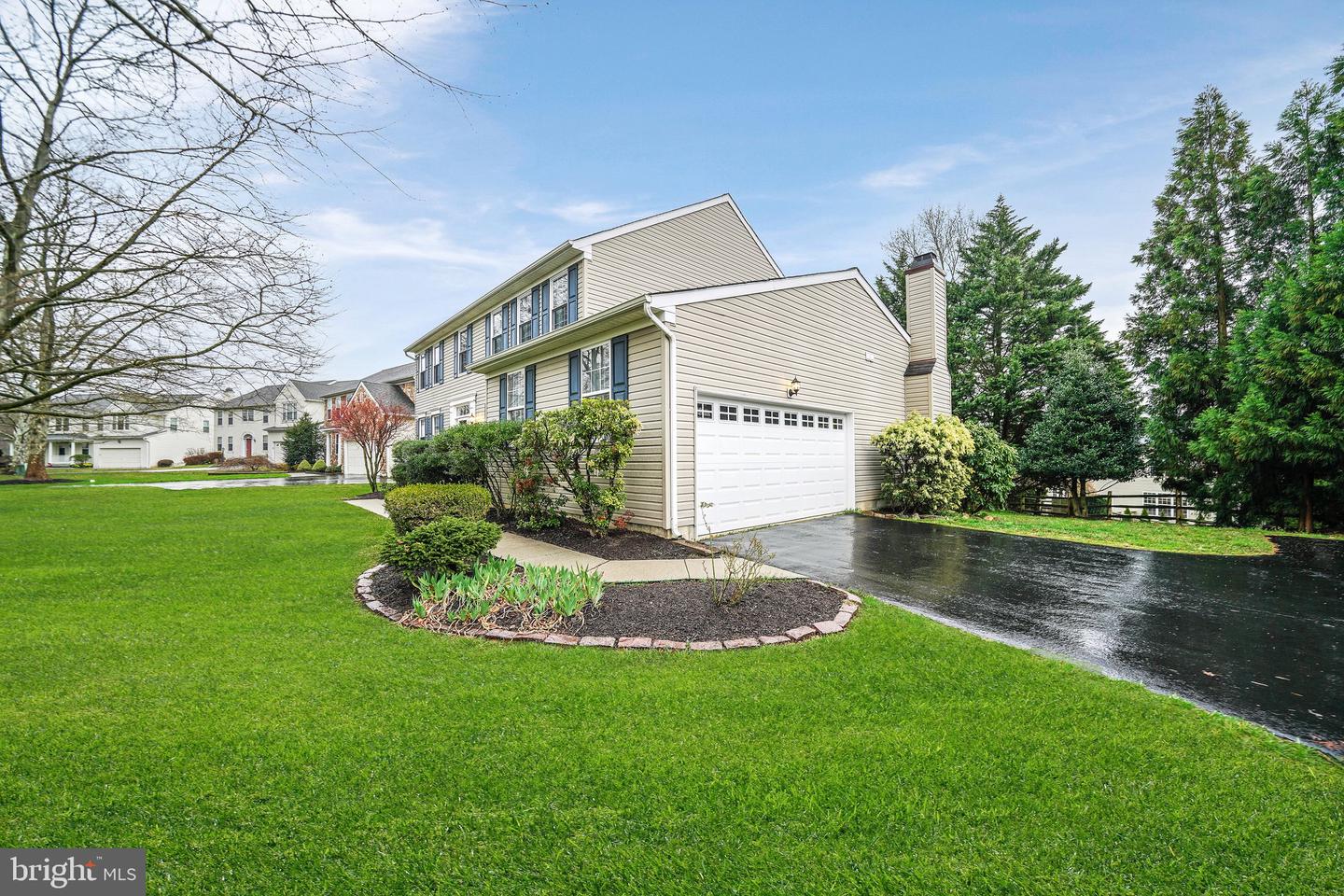 804 E Daffodill Ln