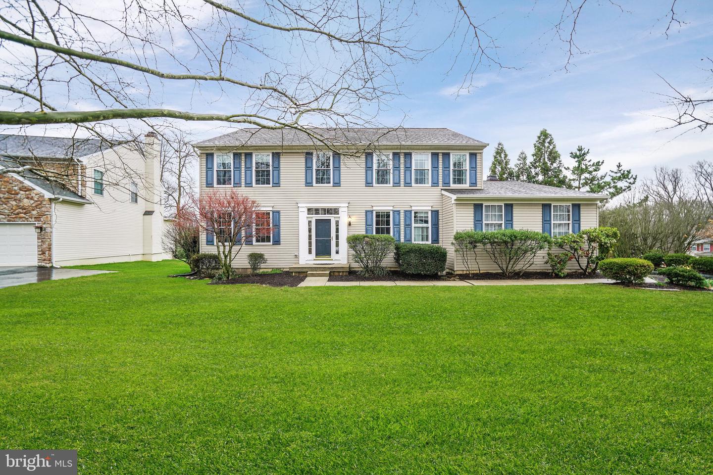804 E Daffodill Ln