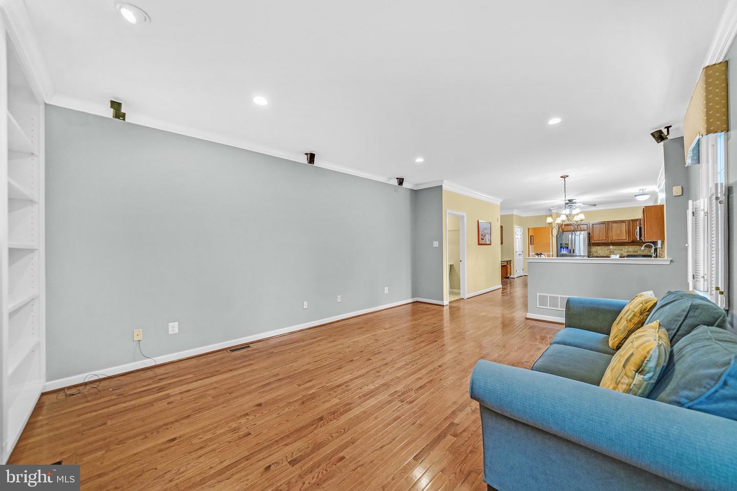 804 E Daffodill Ln