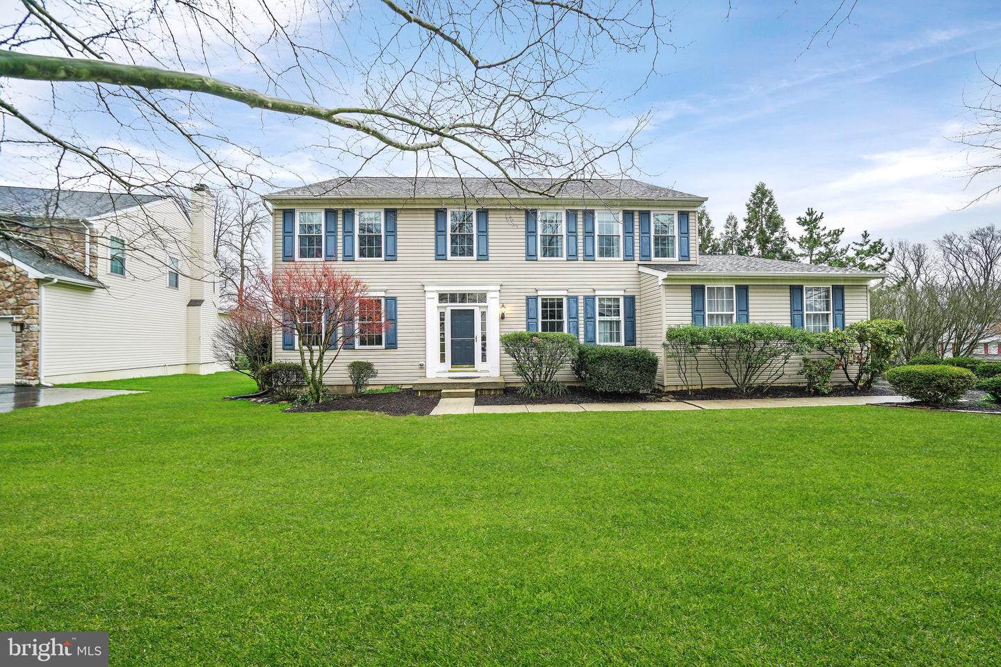 804 E Daffodill Ln