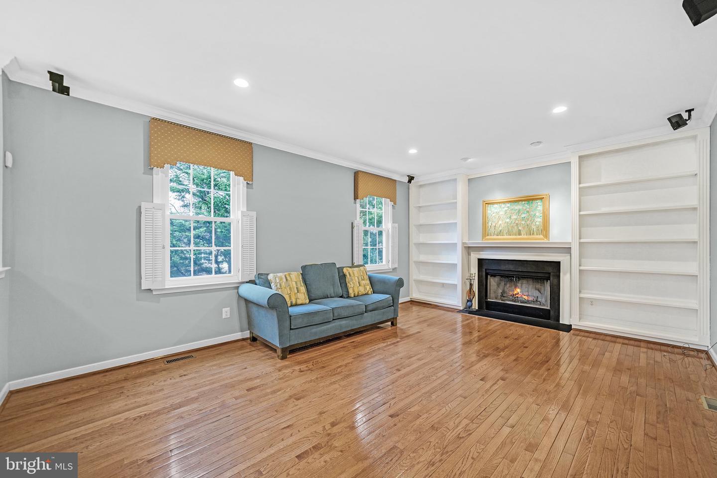 804 E Daffodill Ln