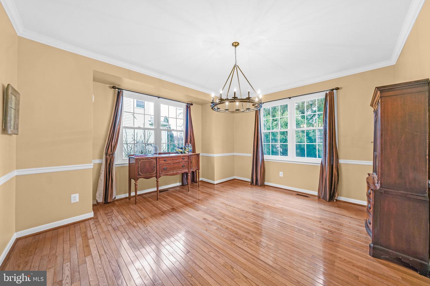 804 E Daffodill Ln