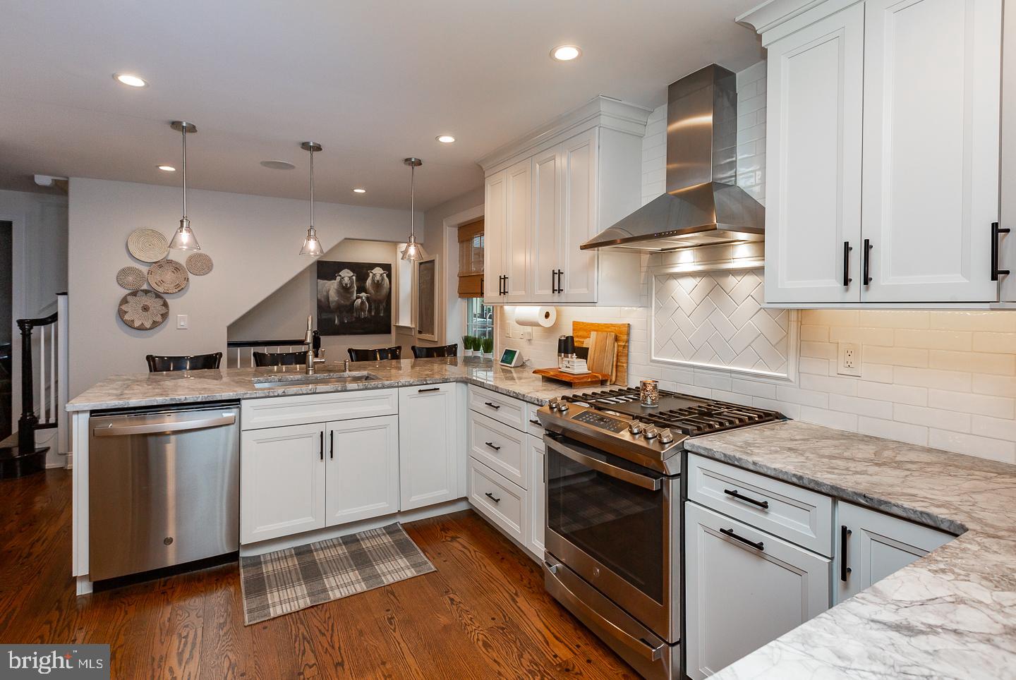 3 E Mercer Ave E