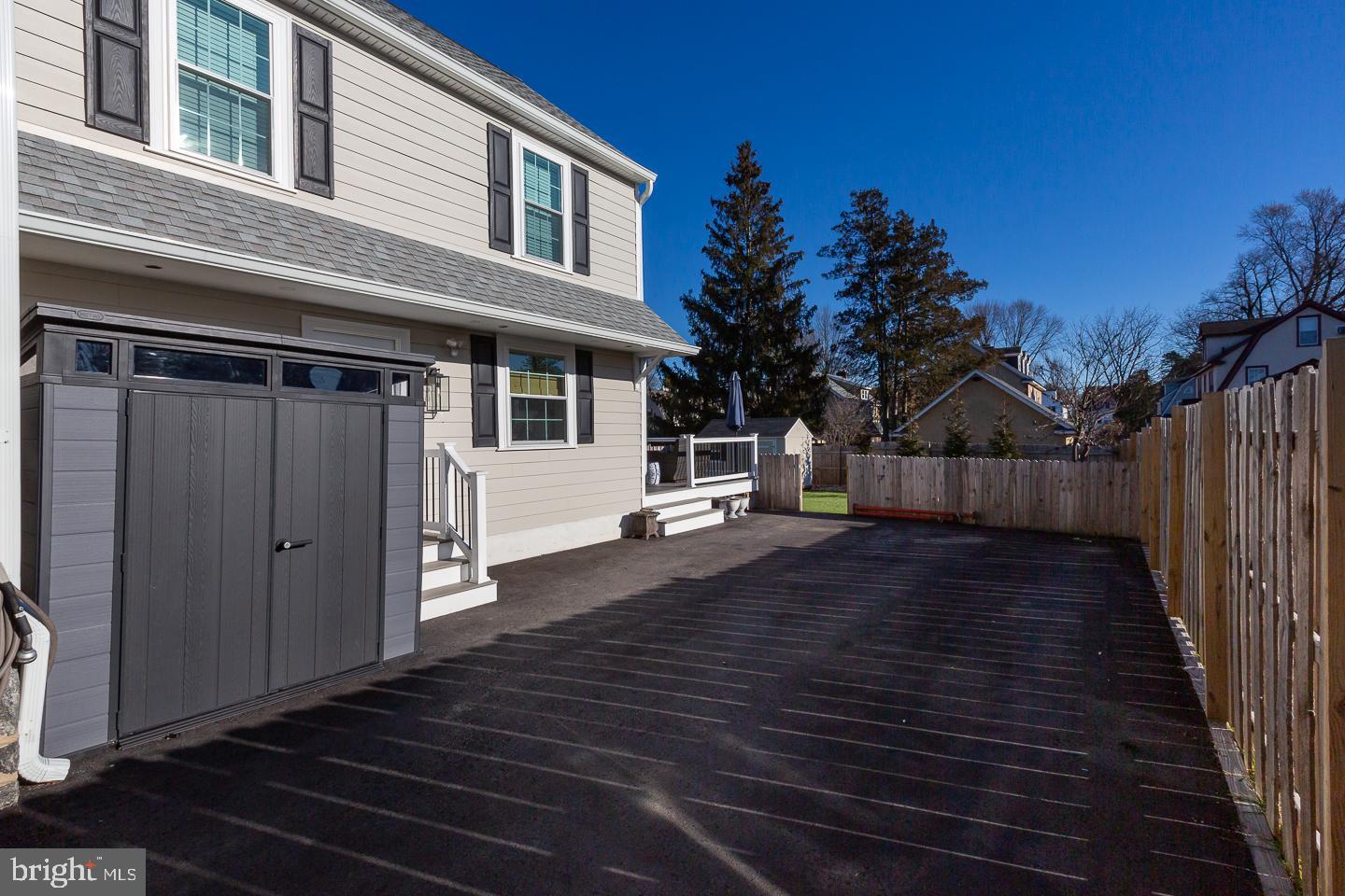 3 E Mercer Ave E