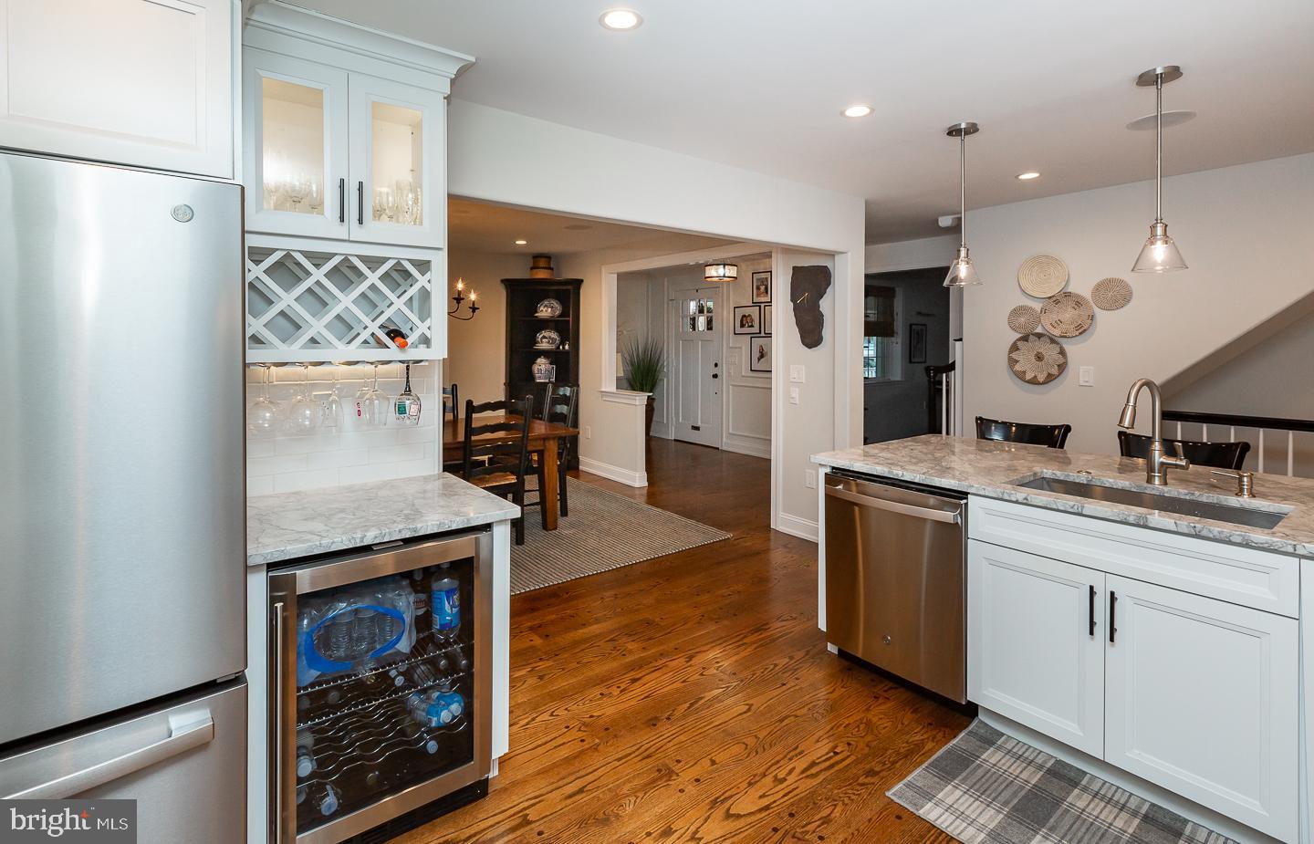3 E Mercer Ave E