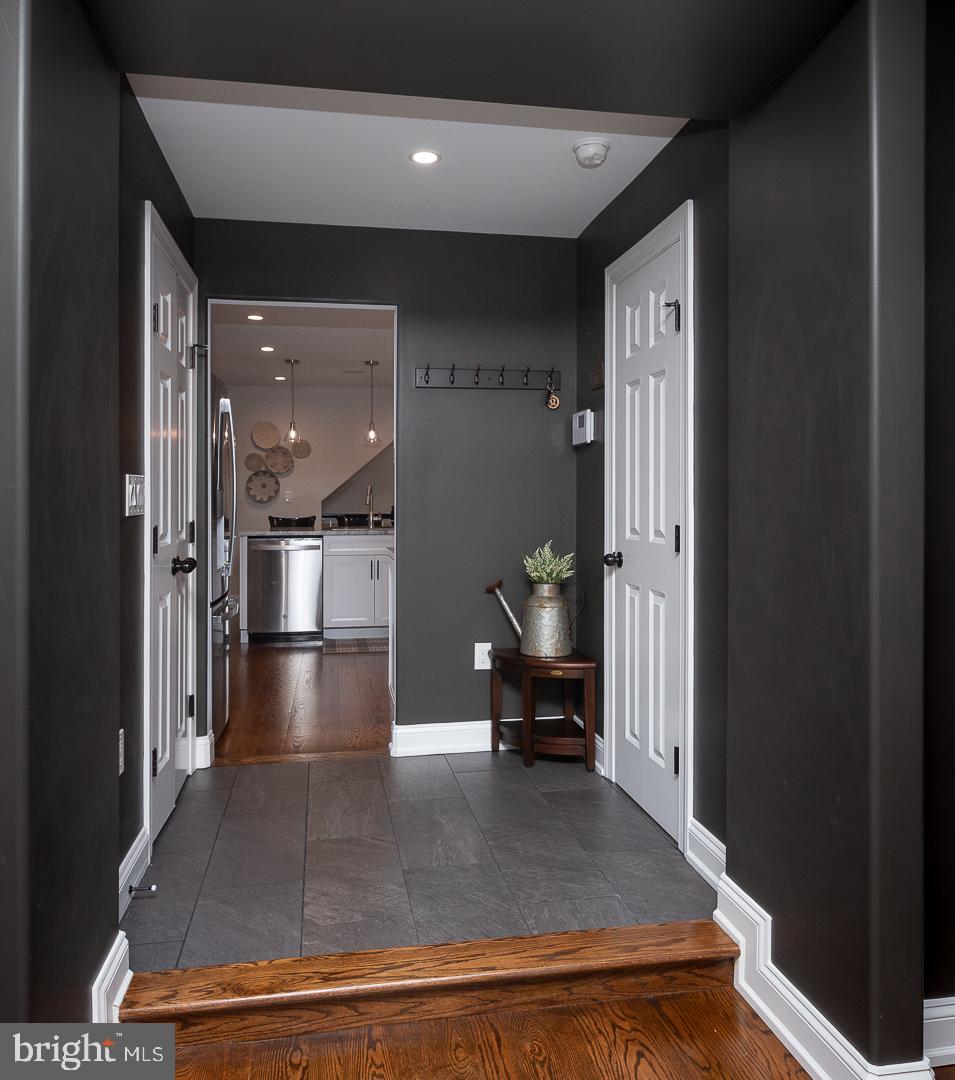 3 E Mercer Ave E