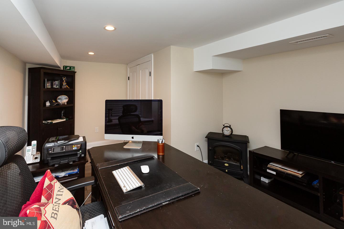 3 E Mercer Ave E
