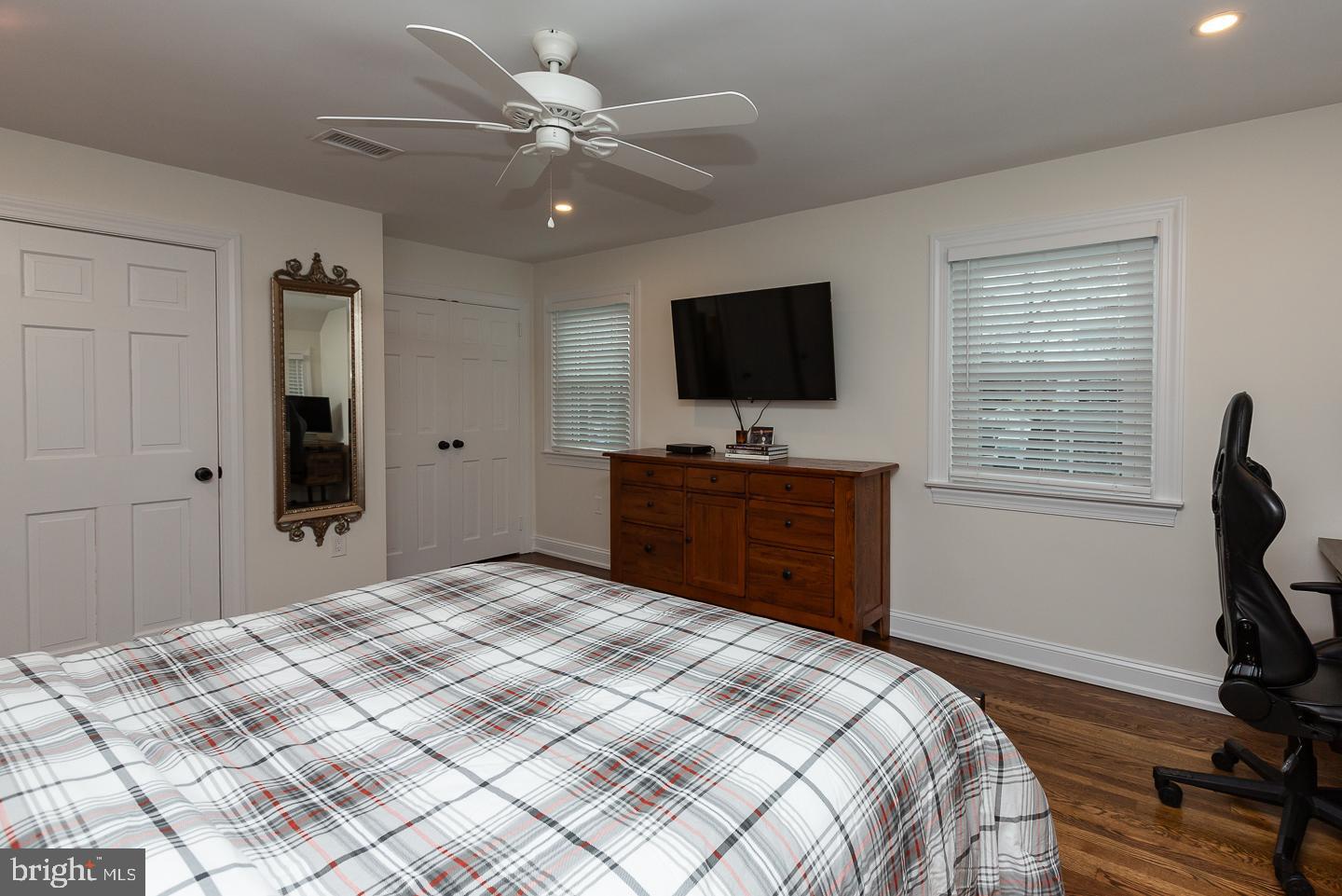 3 E Mercer Ave E