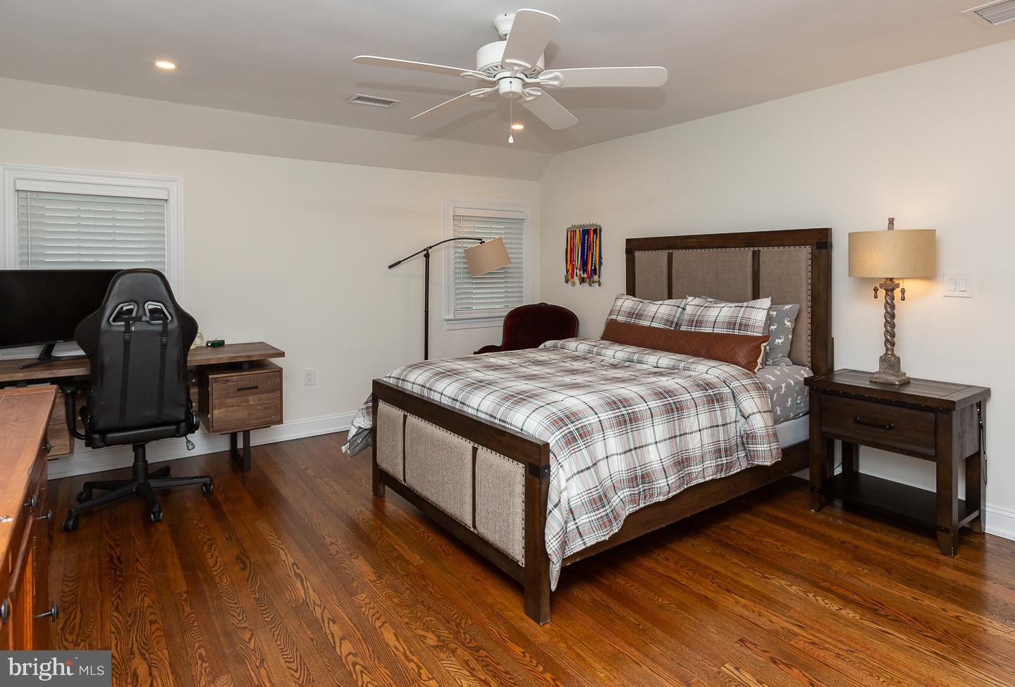 3 E Mercer Ave E