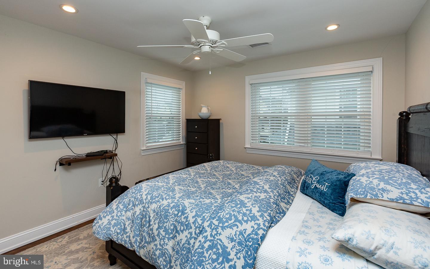 3 E Mercer Ave E