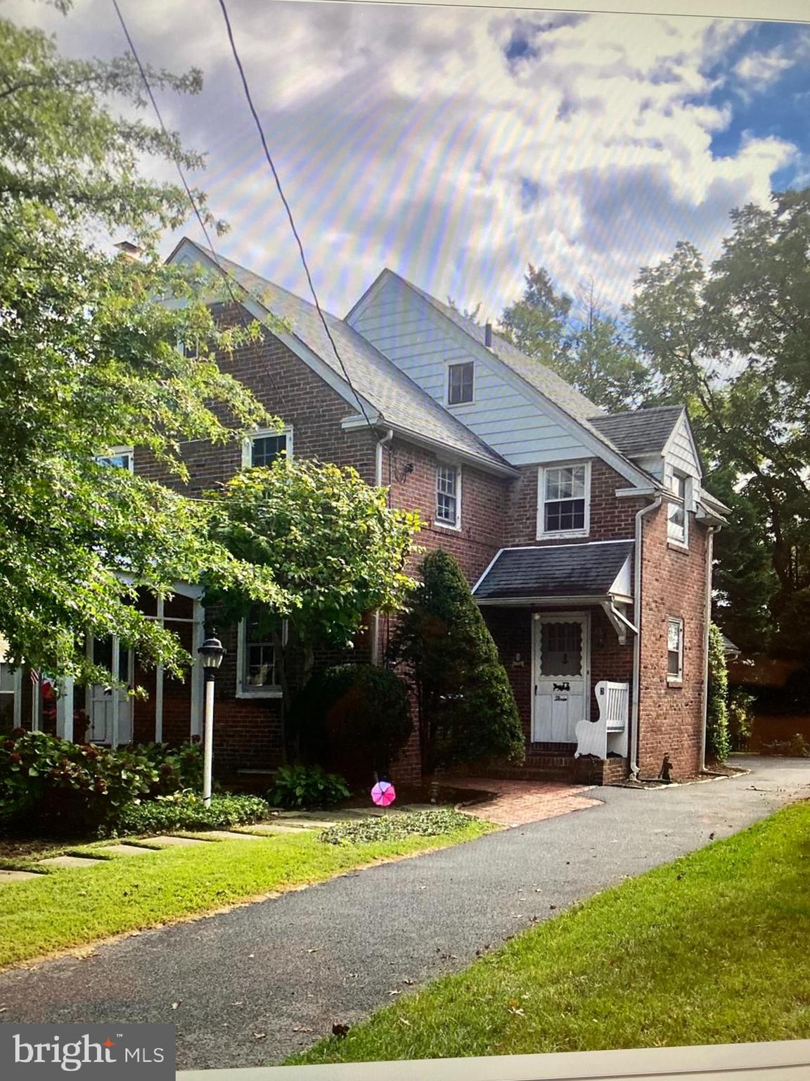 3 E Mercer Ave E