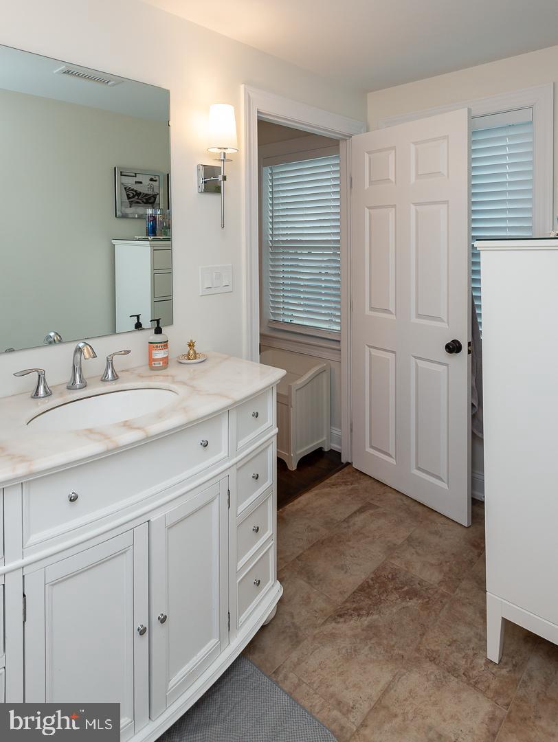 3 E Mercer Ave E