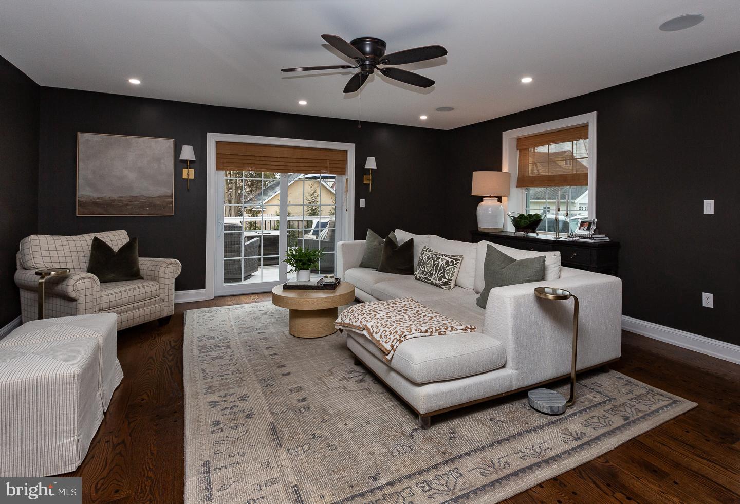 3 E Mercer Ave E