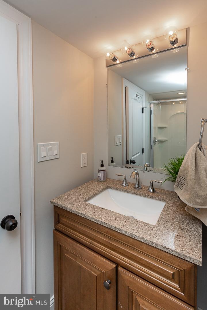 3 E Mercer Ave E