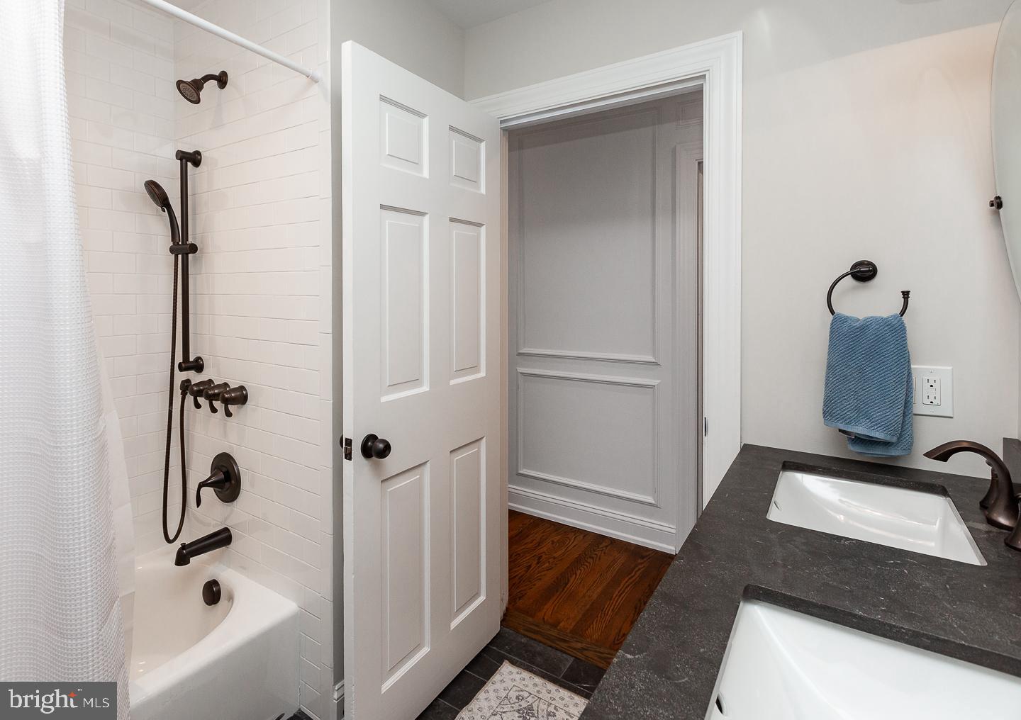 3 E Mercer Ave E