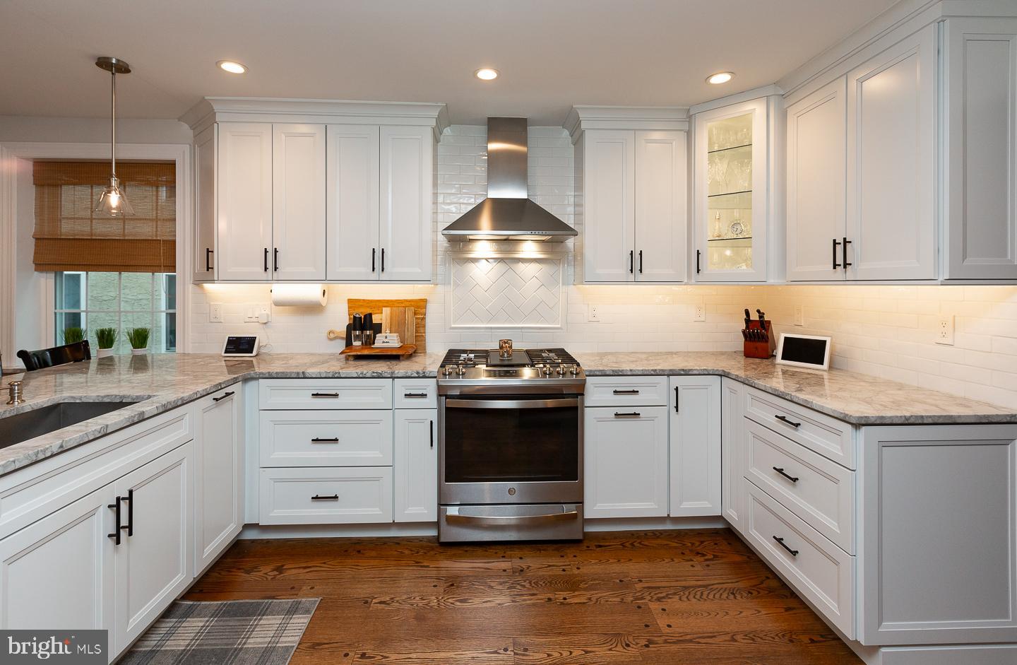 3 E Mercer Ave E