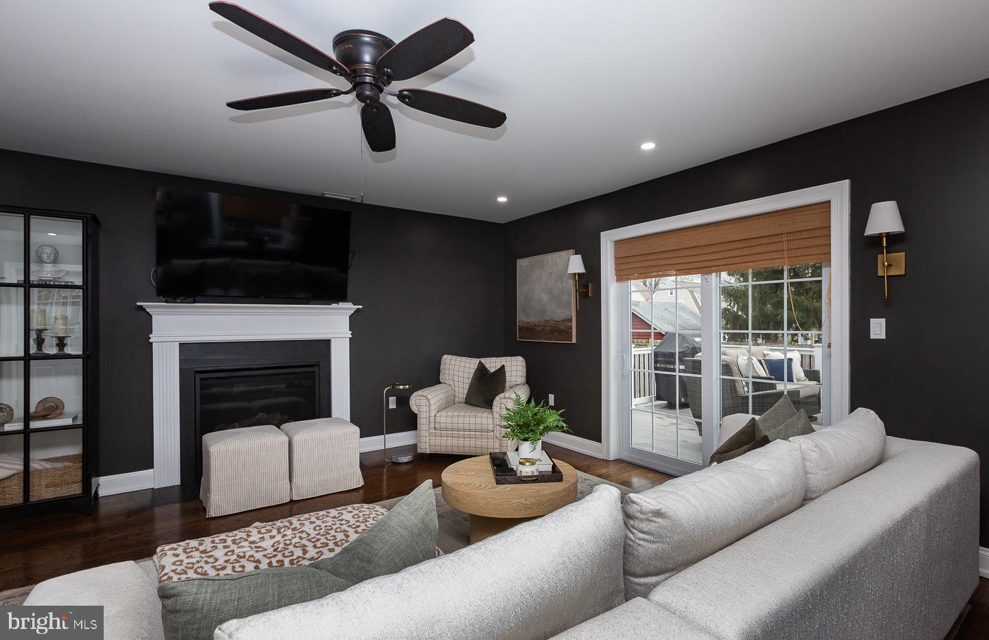 3 E Mercer Ave E