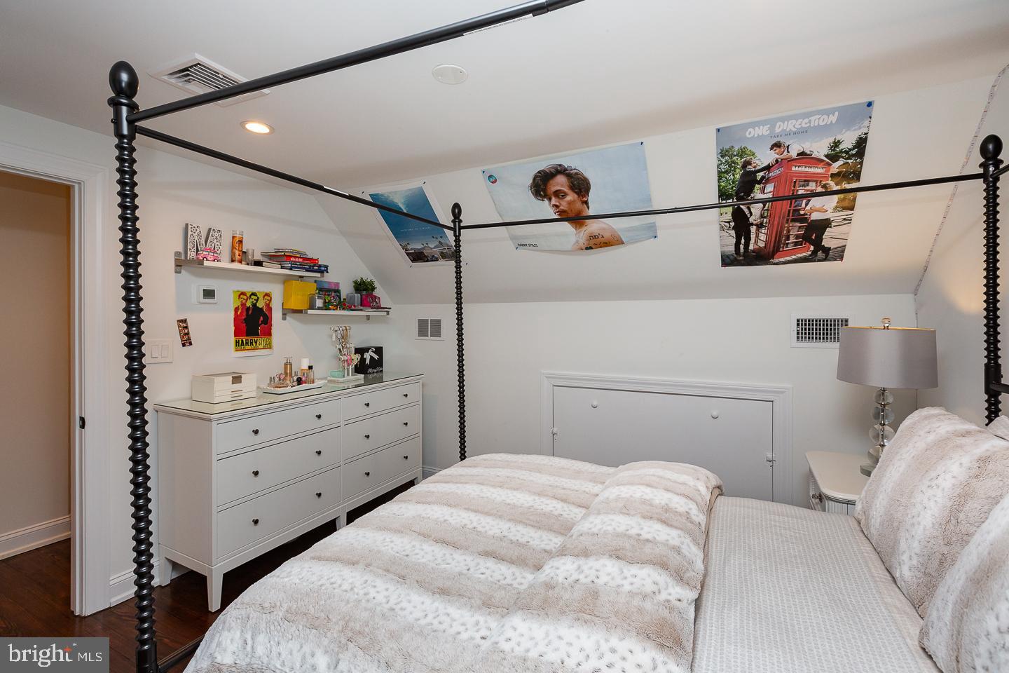 3 E Mercer Ave E