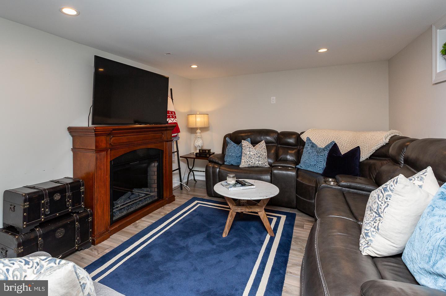 3 E Mercer Ave E