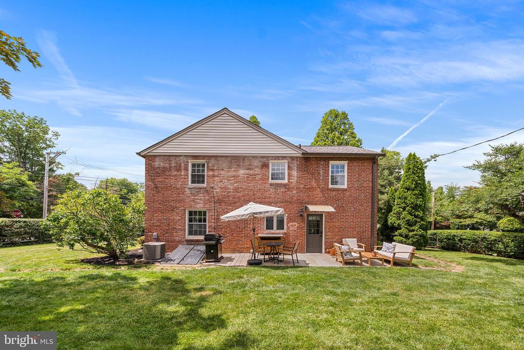 411 SUGARTOWN ROAD