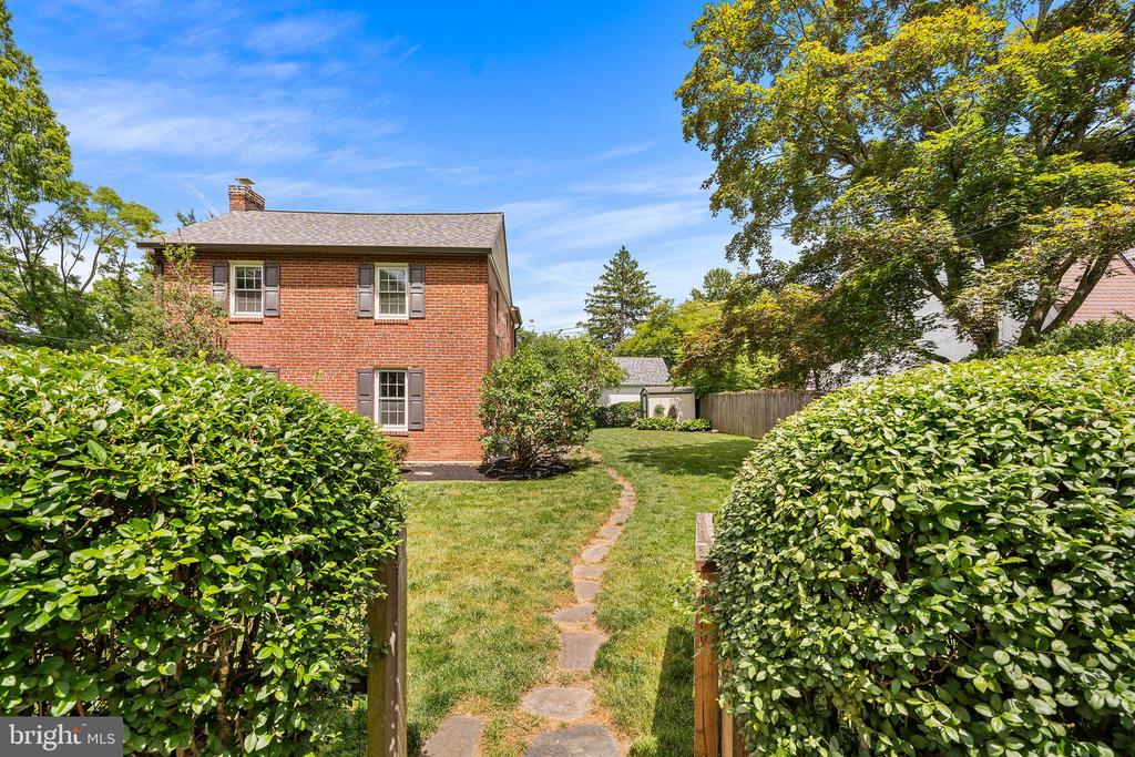 411 SUGARTOWN ROAD