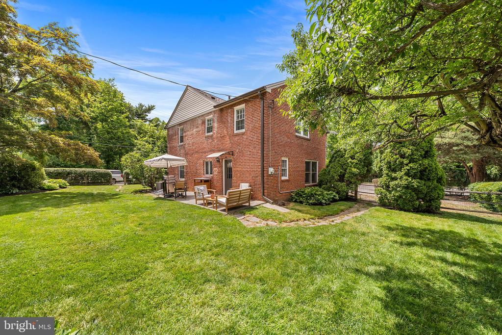 411 SUGARTOWN ROAD