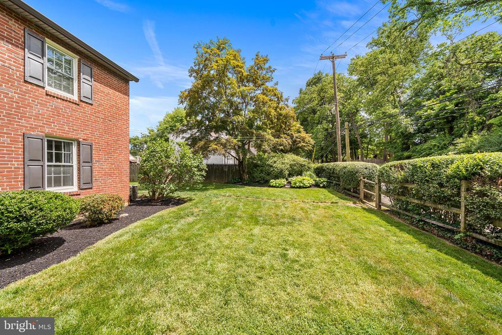 411 SUGARTOWN ROAD
