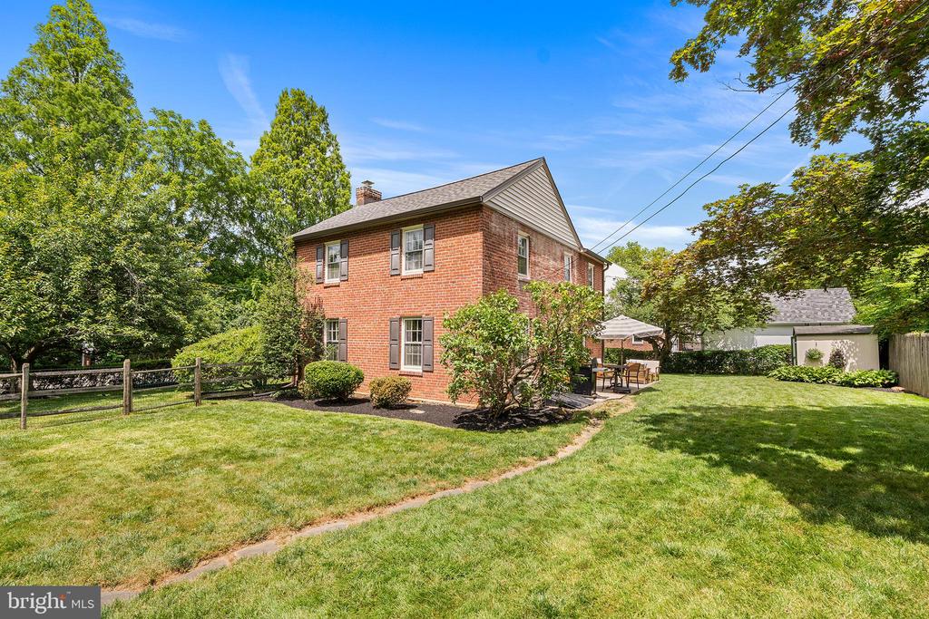 411 SUGARTOWN ROAD