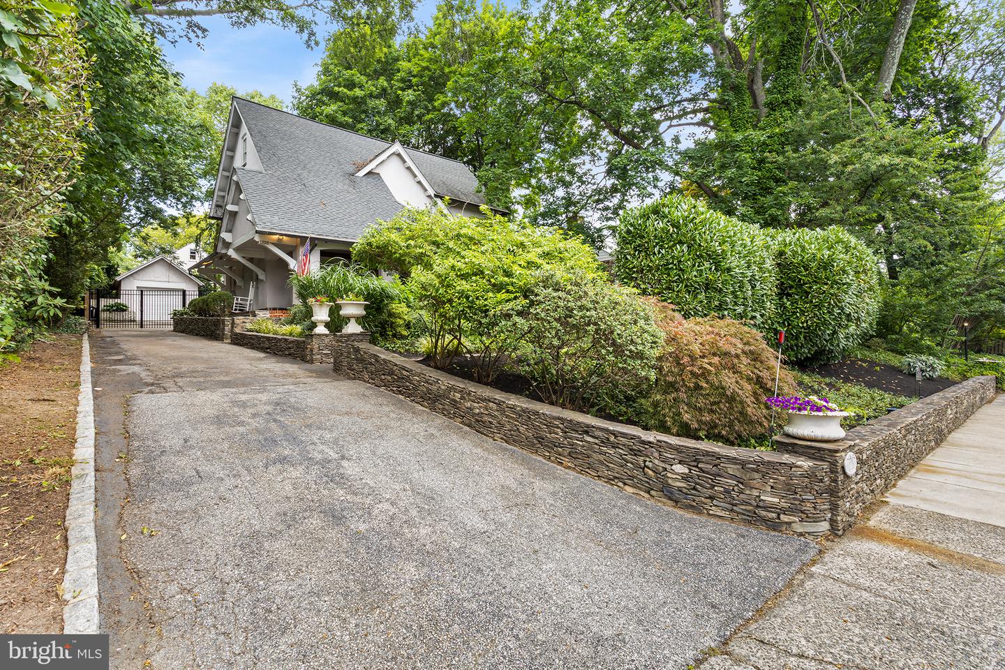 1225 Montgomery Ave