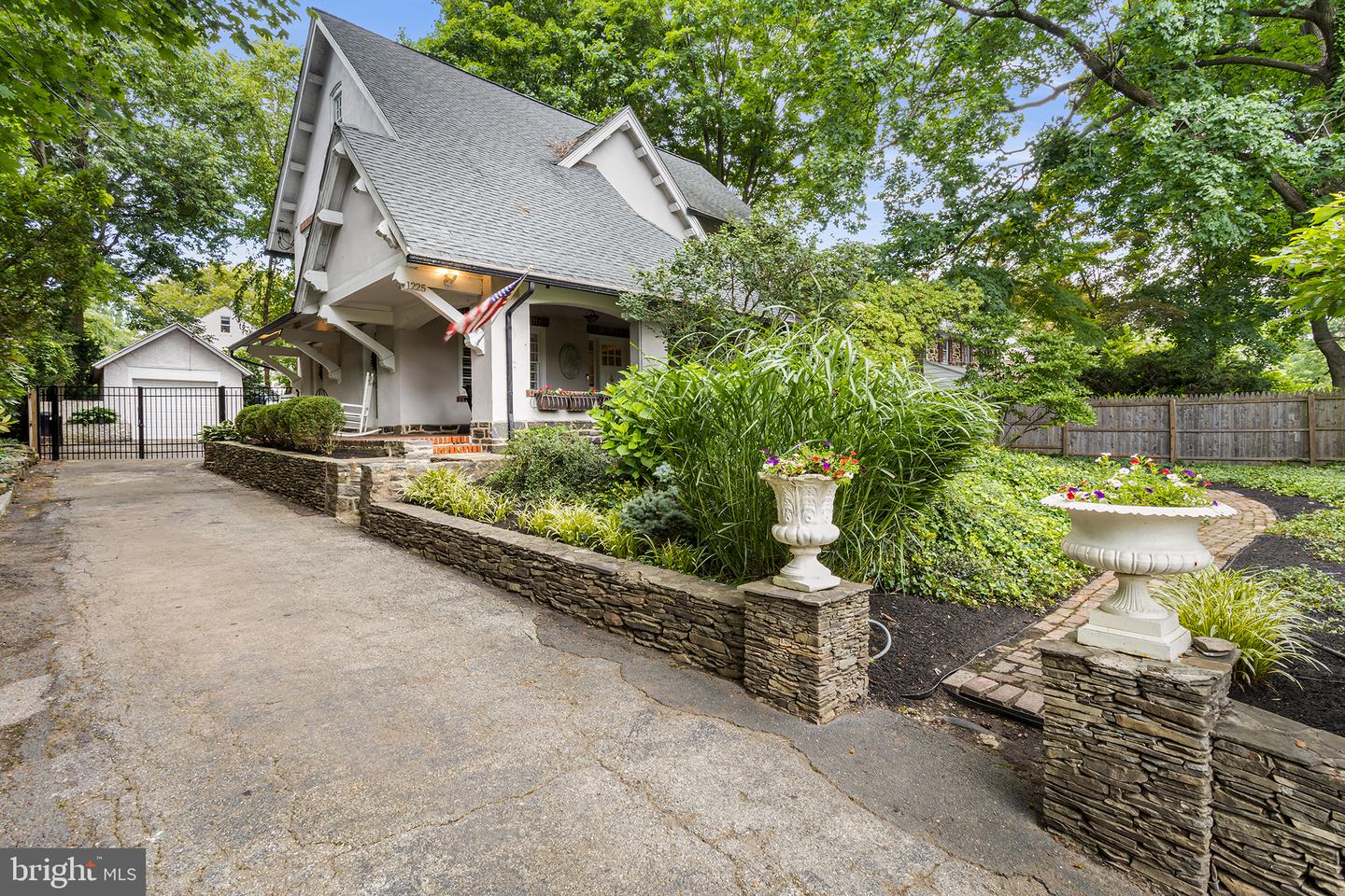 1225 Montgomery Ave