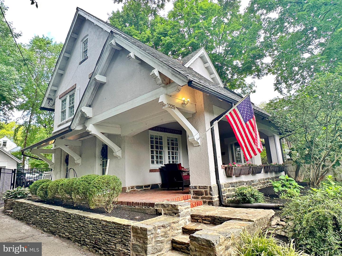 1225 Montgomery Ave