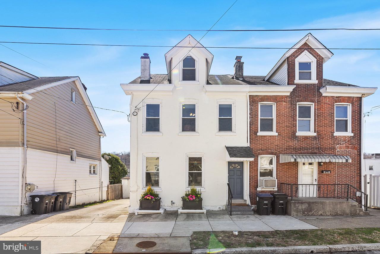 605 Spring Mill Ave