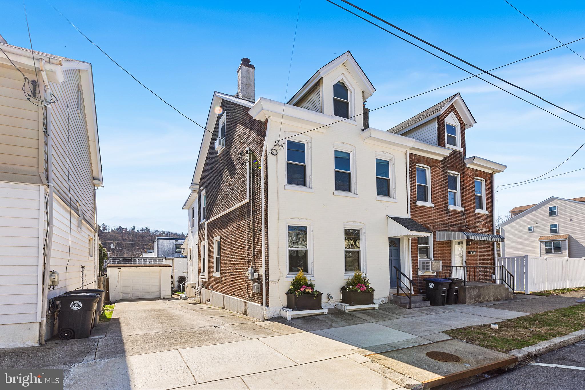 605 Spring Mill Ave