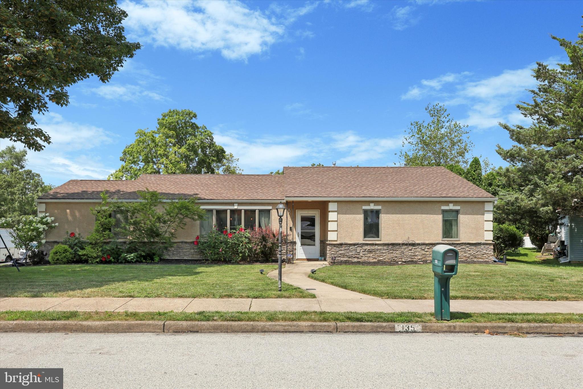 135 WOODBINE WAY