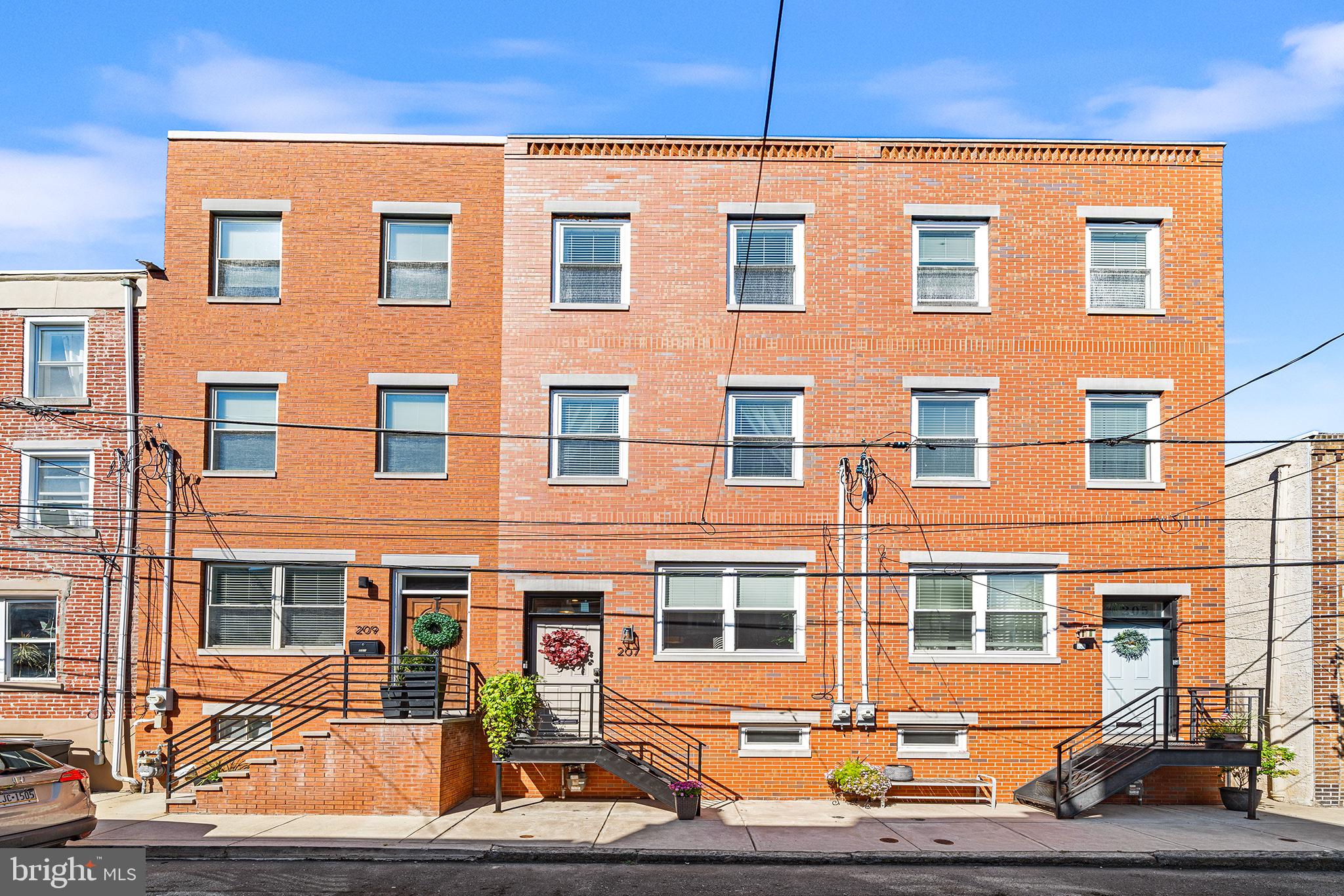 207 Mountain St