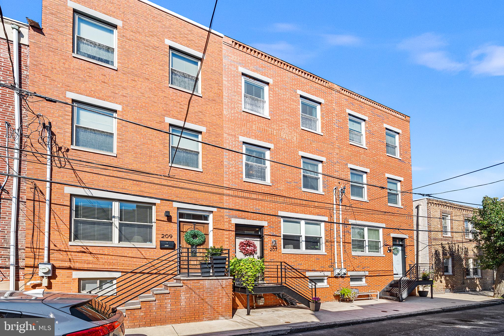 207 Mountain St