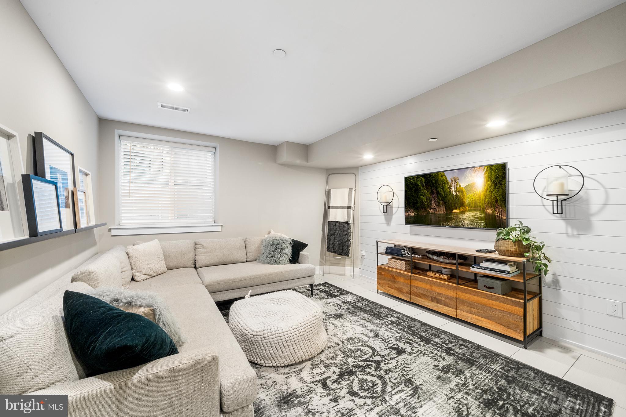 207 Mountain St