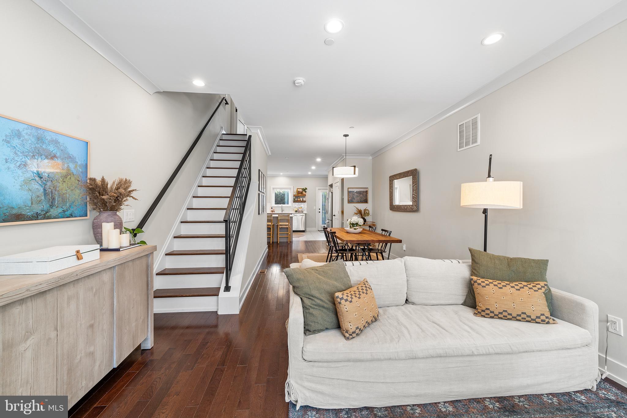 207 Mountain St