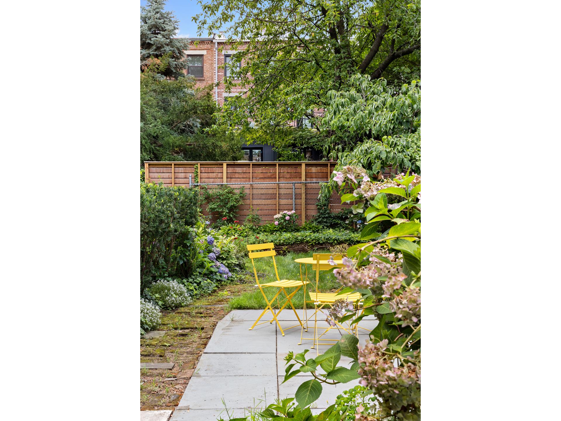 250 CUMBERLAND Street